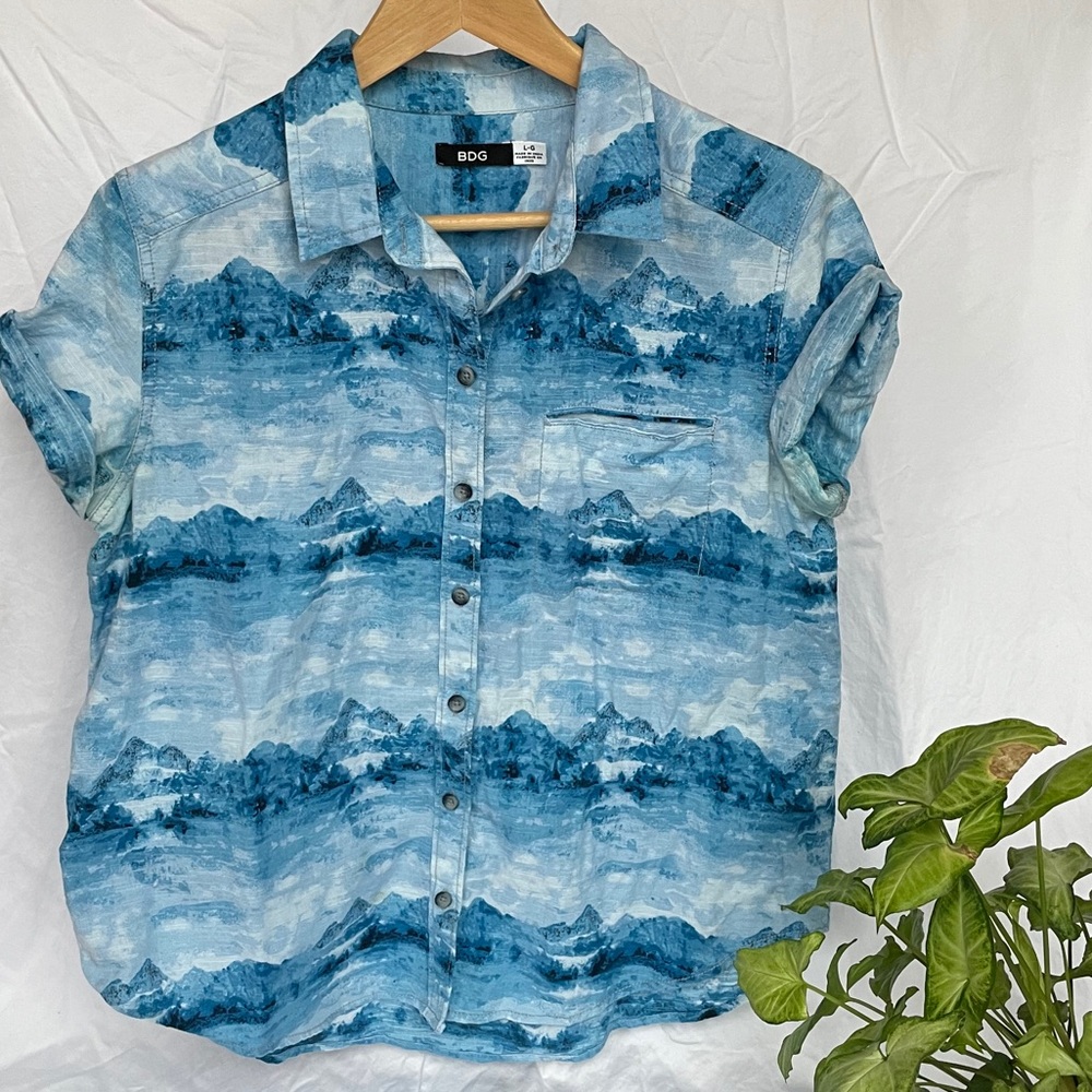 Urban Outfitters Button Up Shirt! ✨